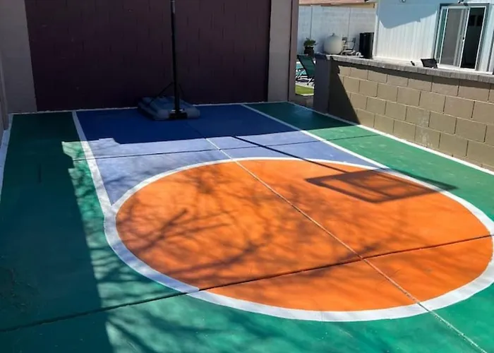 7 Large Bedrooms Bocce Court Firepit *